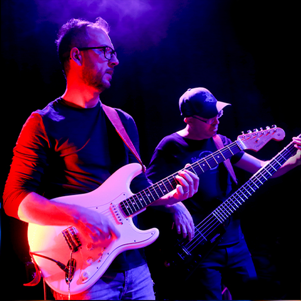 LIVE MUSIC